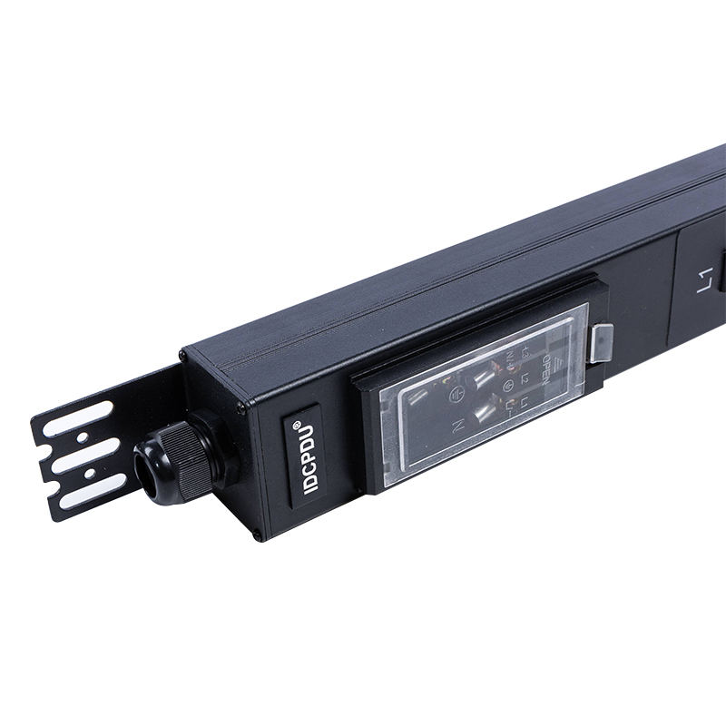 24 Outlet 3 Fase IEC C13 & C19 Soket Dapat Dikunci 1,5U Pemutus Sirkuit Magnetik Cair Vertikal Hot Swappable RS485 Meteran Rak PDU