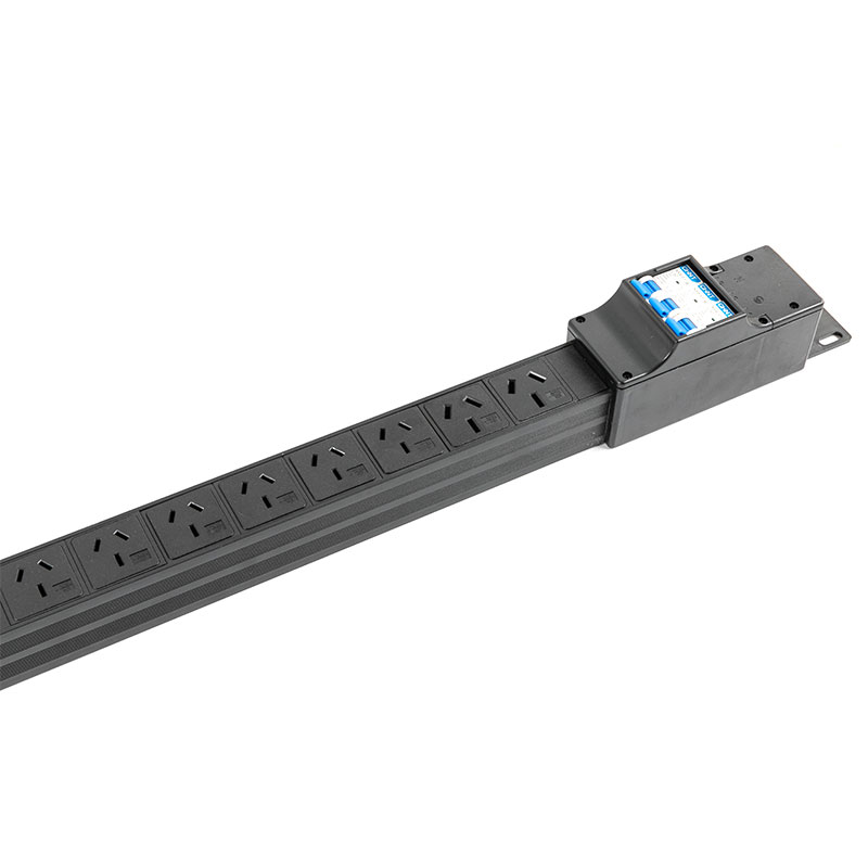 24-Outlet 3P Breaker Vertikal 3-Fase Switched Rack Pdu